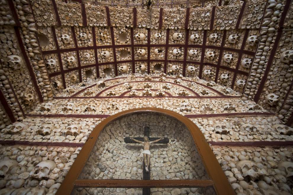 faro capela dos ossos