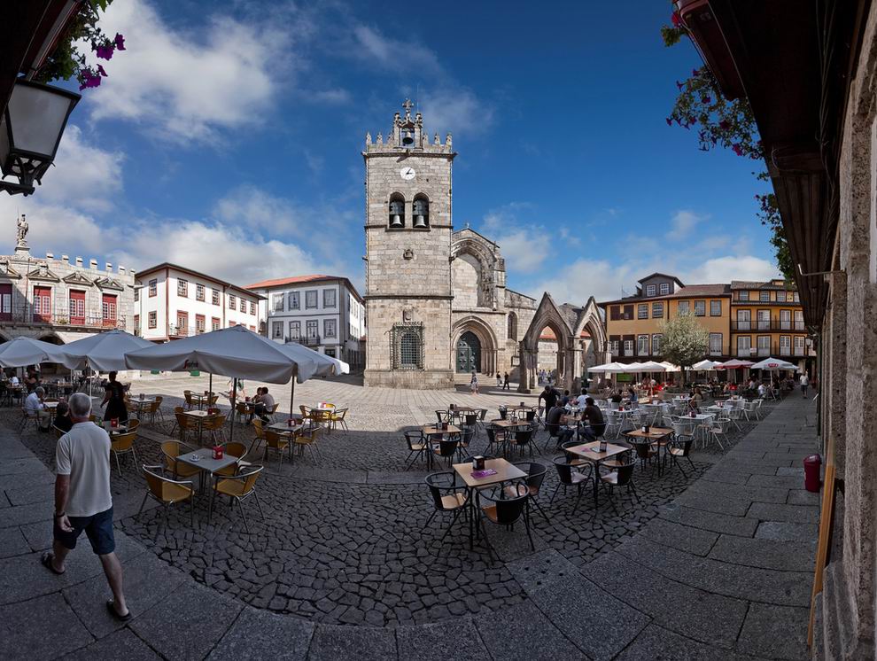 Guimaraes Largo da Oliveira